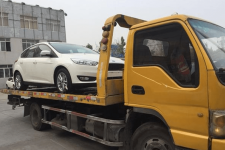  道路救援知识：拖车时车主需要跟着吗？