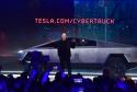 特斯拉股东大会上马斯克展示了两款新车型，并且承认Cyber​​truck“难以制造”