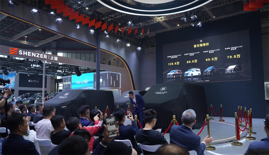 克慕勒阿尔法AH680龙焱创世全球首发 ——百年英伦定制与东方文明共鸣，重构高端出行新方式
