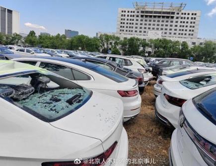 北京突降“巨型”冰雹致车损严重，车险理赔指南速收藏！