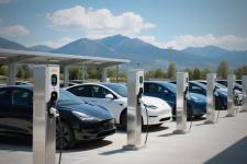 新能源汽车充电桩如何选址？交通、人口、电力等关键因素全解析