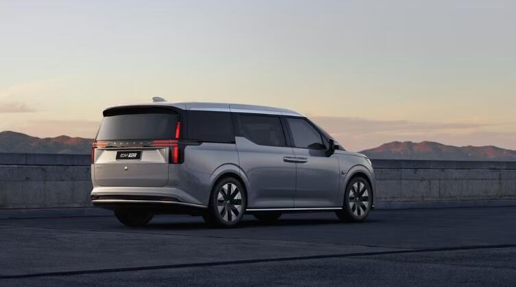 沃尔沃EM90插电式混合动力MPV新专利图曝光