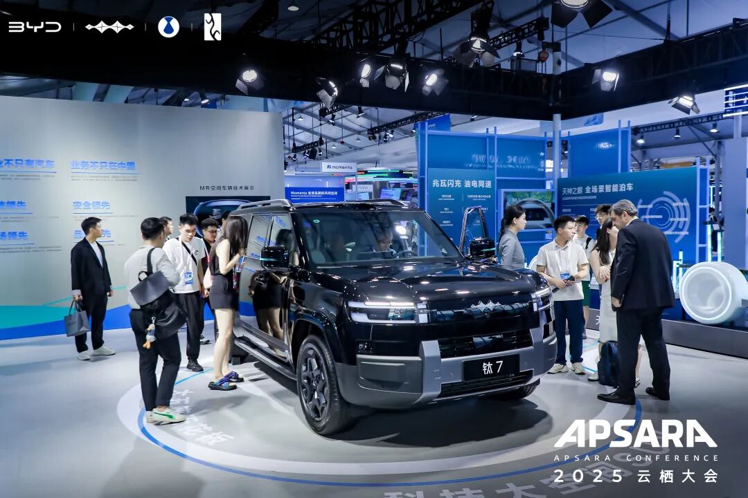 比亚迪出海：从"建"到"简"的车联网修行