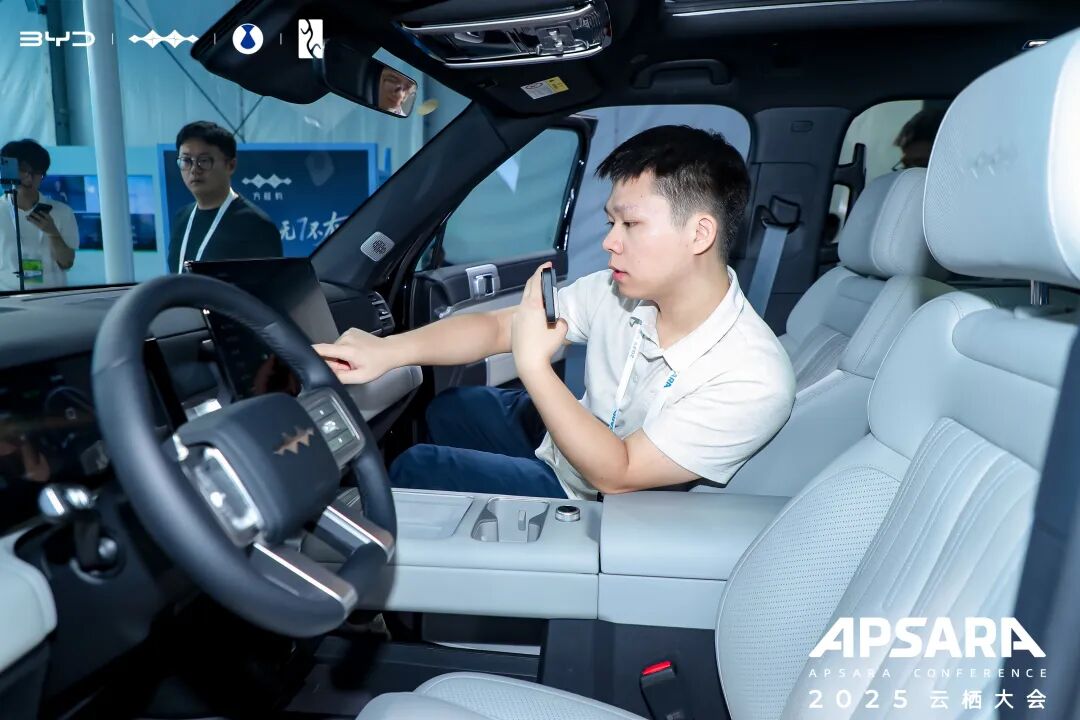 比亚迪出海：从"建"到"简"的车联网修行