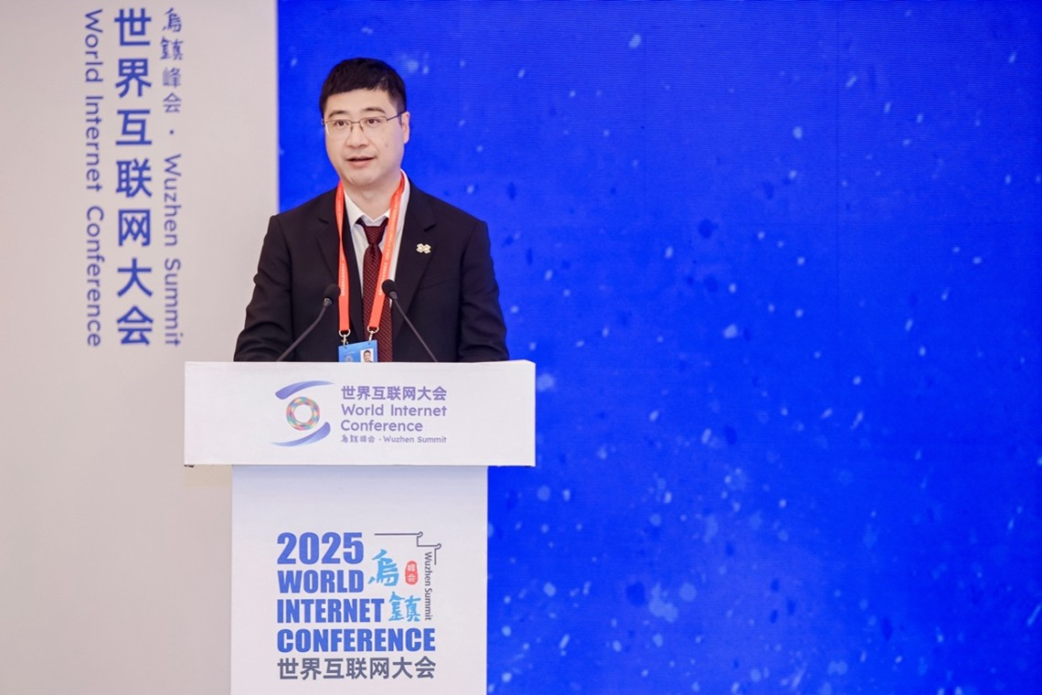 易鑫首席科技官贾志峰在乌镇大会上正式发布易鑫Agentic大模型