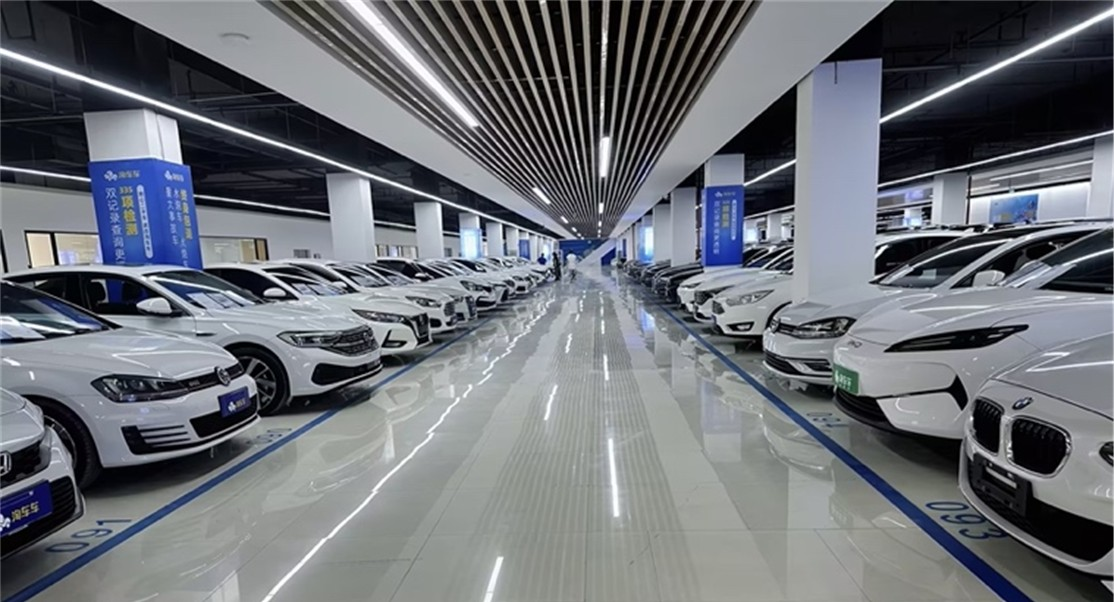 淘车车广州番禺店展车大厅