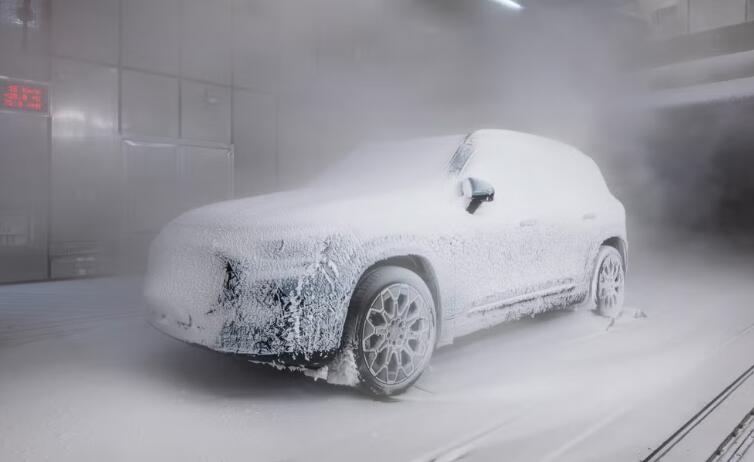 奔驰全新GLB纯电版即将推出 搭载巨型超联屏