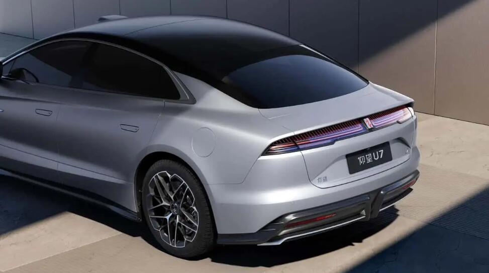 比亚迪全新水平对置发动机亮相