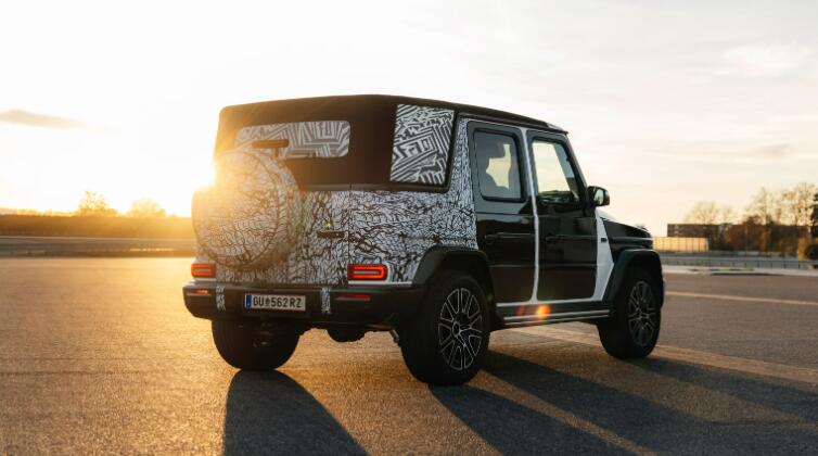 梅赛德斯-奔驰发布全新G级敞篷版测试首张图片