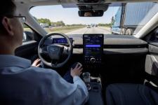 福特将在其即将推出的3万美元级电动车上首发脱手脱眼自动驾驶功能