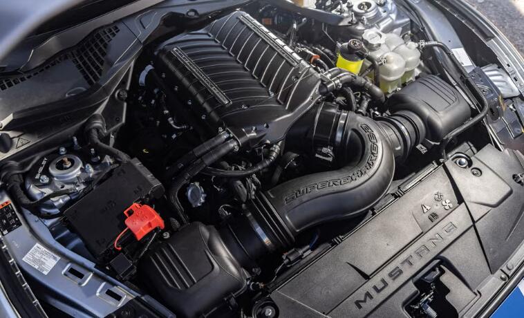 2026款谢尔比超级蛇:马力碾压野马GTD,售价仅为后者一半