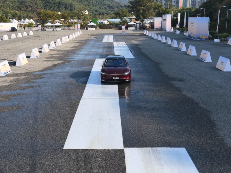 HUAWEI XMC从容试驾体验活动，探索“从容出行”新方式