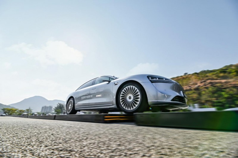 HUAWEI XMC从容试驾体验活动，探索“从容出行”新方式