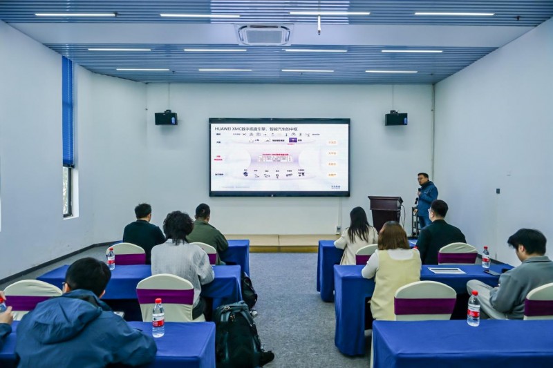 HUAWEI XMC从容试驾体验活动，探索“从容出行”新方式