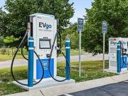 美国头部电动车充电网络巨头大举押注北美充电标准（NACS）