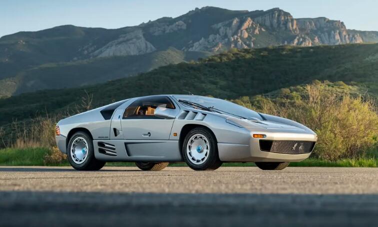 这款搭载梅赛德斯V8发动机、造型狂野的80年代德国小众超跑,现正式挂牌拍卖