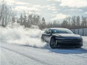 后驱电动车为何在冰面行驶易失控？教你解决这一问题