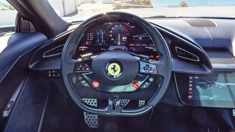 法拉利推出改装方向盘，取消触觉反馈触控设计