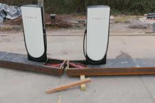 特斯拉全新折叠式超充站：安装时间减半