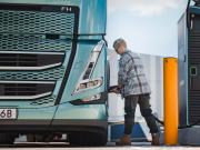 沃尔沃旗舰电动卡车续航突破400英里