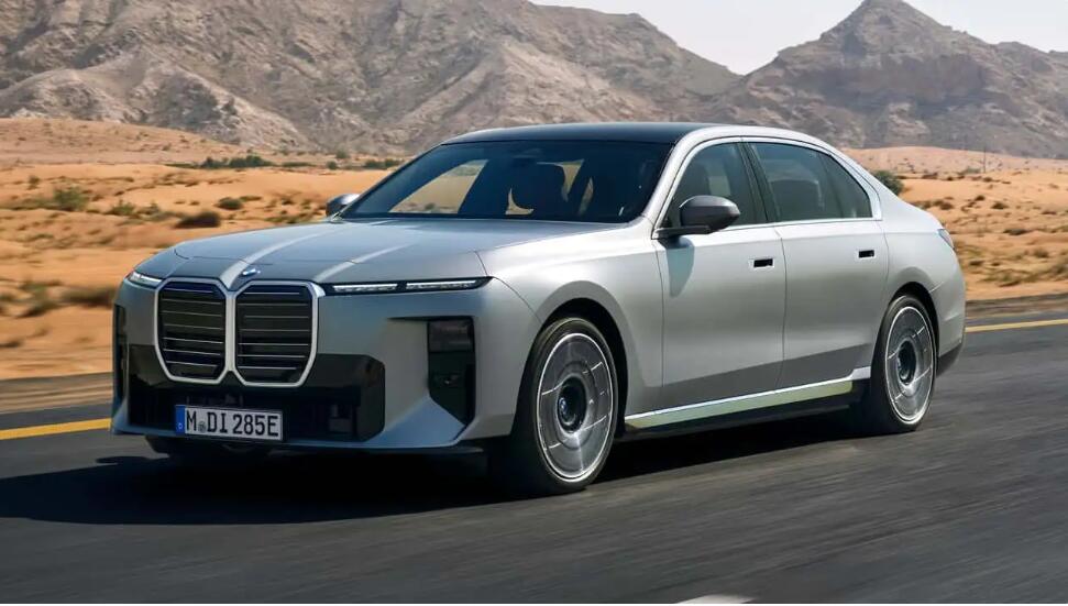 竞品纷纷放弃轿车市场，宝马却将7系视为“增长机遇”