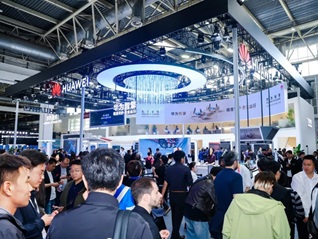 华为智擎&华为超充重磅亮相2026北京车展，引领运动域智能化与重卡超充化