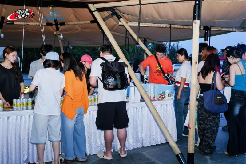 三亚旅游新名片：老车节成游客“意外惊喜”