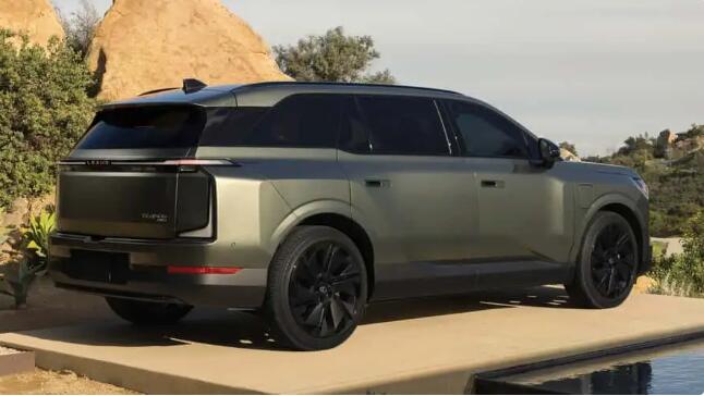 雷克萨斯首发旗下首款三排纯电SUV,搭载模拟V10引擎声浪
