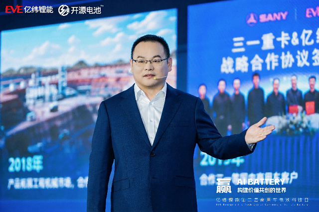 （亿纬锂能商用车电池产品线国内销售总经理黄红良博士）