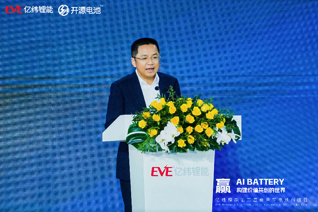（亿纬锂能联合创始人、总裁刘建华在 2026 新能源商用车高质量发展论坛上致辞）