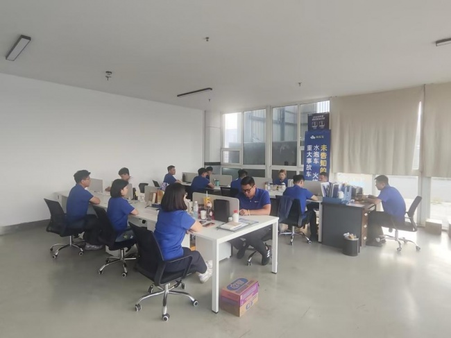 淘车车二手车潍坊店顾问团队在工作中