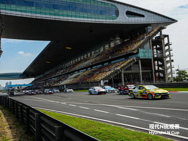 2026现代N统规赛（Hyundai N Cup）第三场正式比赛在上海国际赛车场燃擎起跑