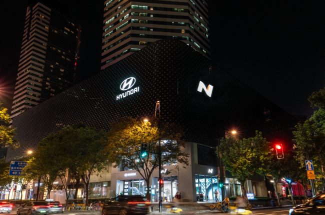 现代N品牌体验中心迅速成为广大“N号玩家”与驾驶爱好者交流互动、共享驾趣的理想聚集地
