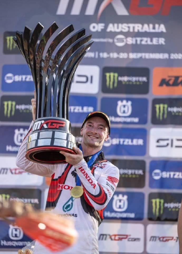 赫林斯加冕MXGP 2026世界冠军 续写越野传奇