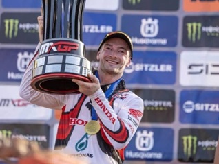 赫林斯加冕MXGP 2026世界冠军 续写越野传奇